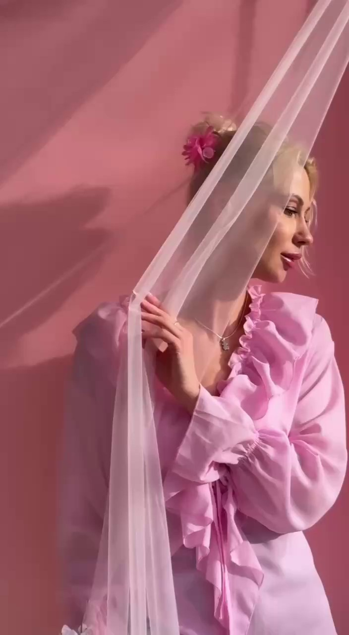 Мы открываем запись на нежную и сочную фотосессию 💐 8 марта. Фотостудия во Всеволожске. Подходит для всех творческих проектов