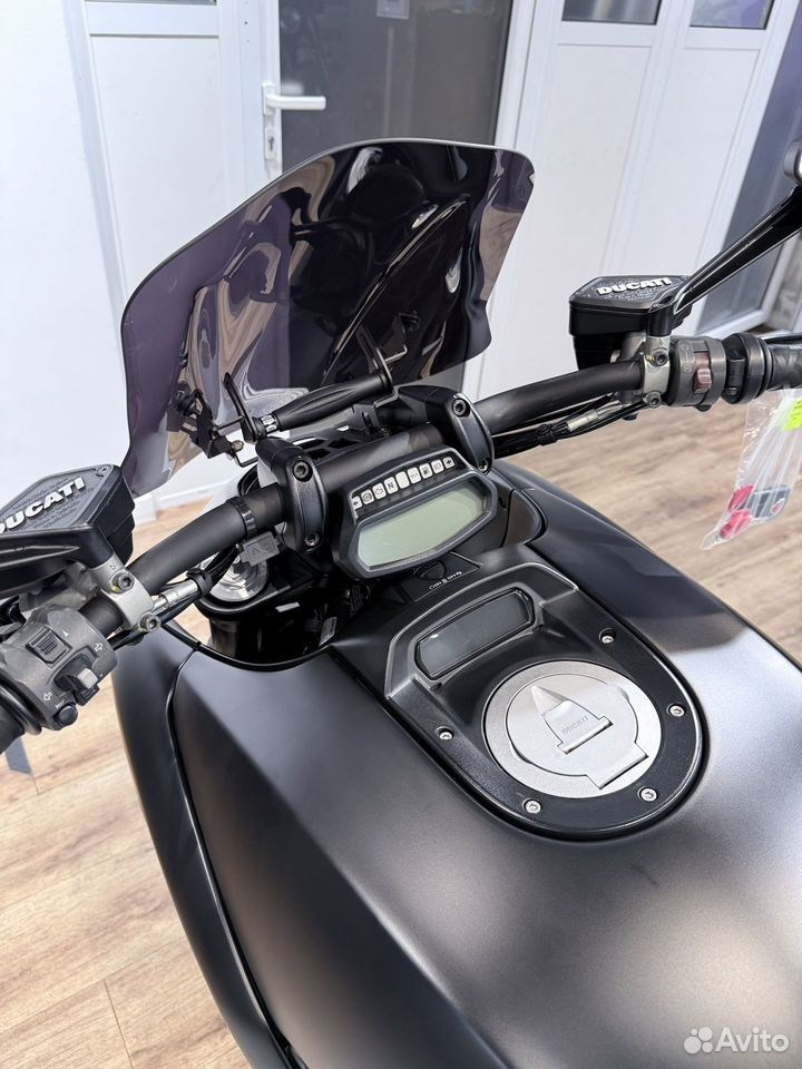 Купить 2015 Ducati Diavel (Dark Stealth) — подробнее на сайте. Hello Davidson, Москва. Только хорошие мотоциклы…