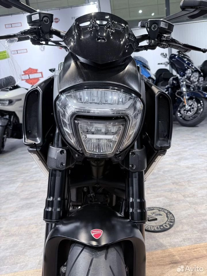 Купить 2015 Ducati Diavel (Dark Stealth) — подробнее на сайте. Hello Davidson, Москва. Только хорошие мотоциклы…