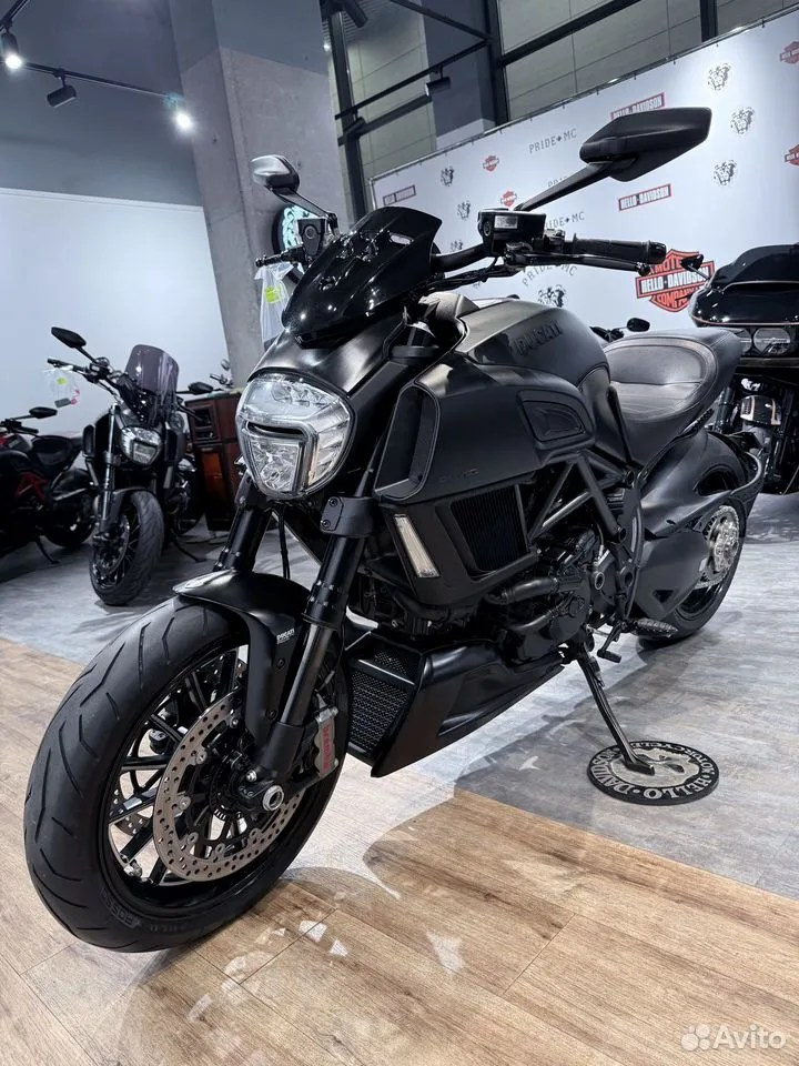 Купить 2015 Ducati Diavel (Dark Stealth) — подробнее на сайте. Hello Davidson, Москва. Только хорошие мотоциклы…