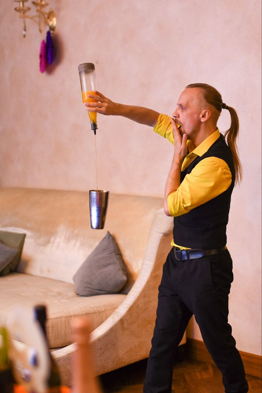 Ведущий + диджей + 1 из 8 моих услуг в подарок!