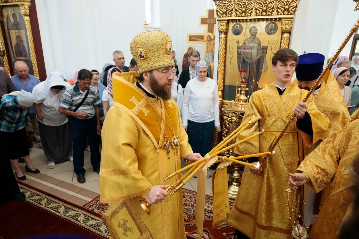 МИТРОПОЛИТ ИГНАТИЙ СОВЕРШИЛ БОЖЕСТВЕННУЮ ЛИТУРГИЮ В ХРАМЕ СВЯТОГО ВЕЛИКОМУЧЕНИКА ГЕОРГИЯ ПОБЕДОНОСЦА. Саратовское Северо-Западное благочиние