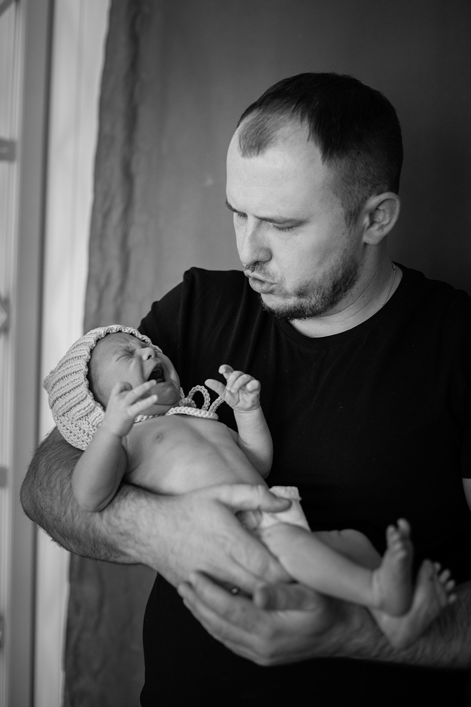A family photo shoot at home, a family with a newborn baby. Photographer Elena Carruthers, Scotland