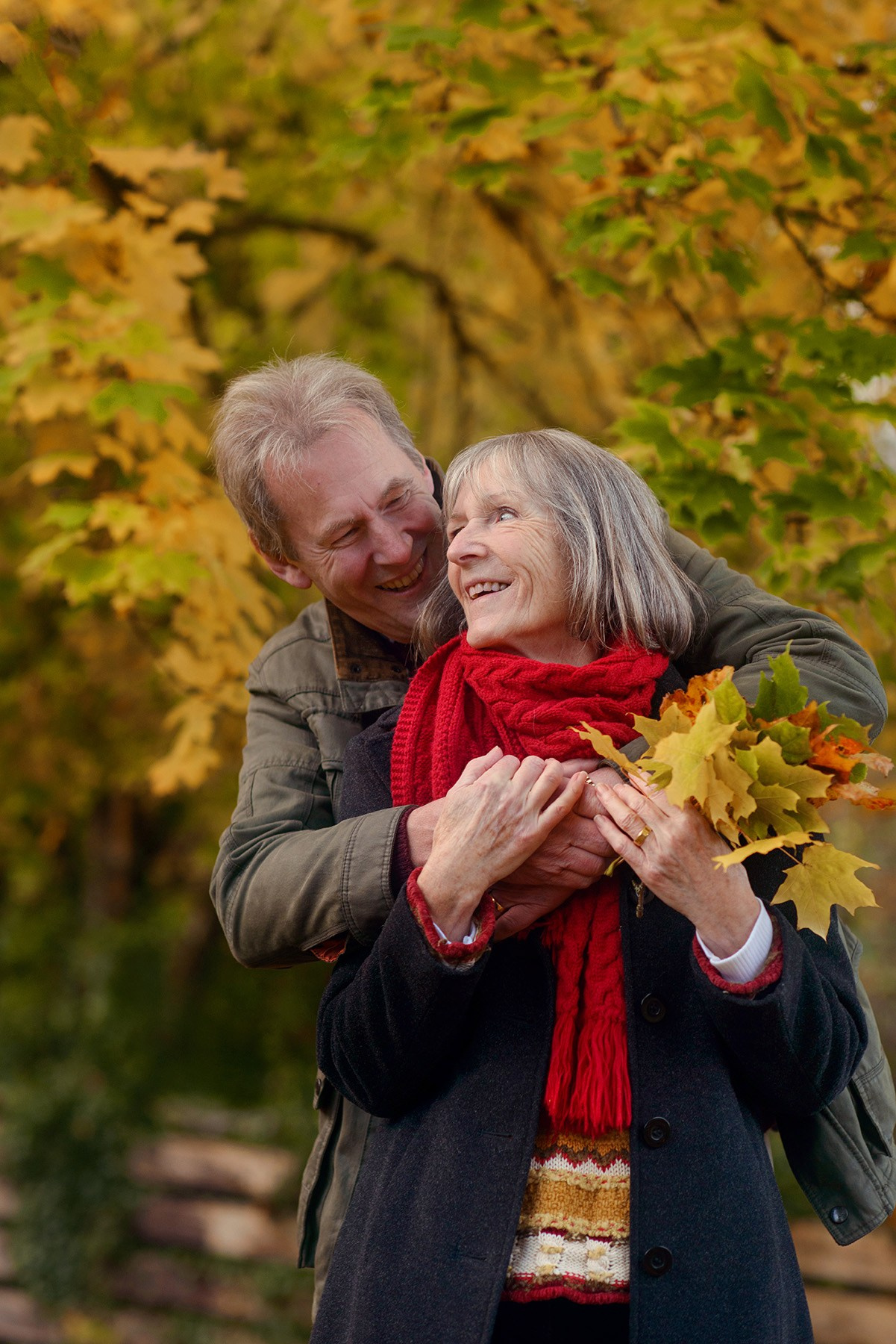 Photo session for a couple in a local autumn Scotland park. Elena Carruthers family photographer in Scotland (Edinburgh, Glasgow)