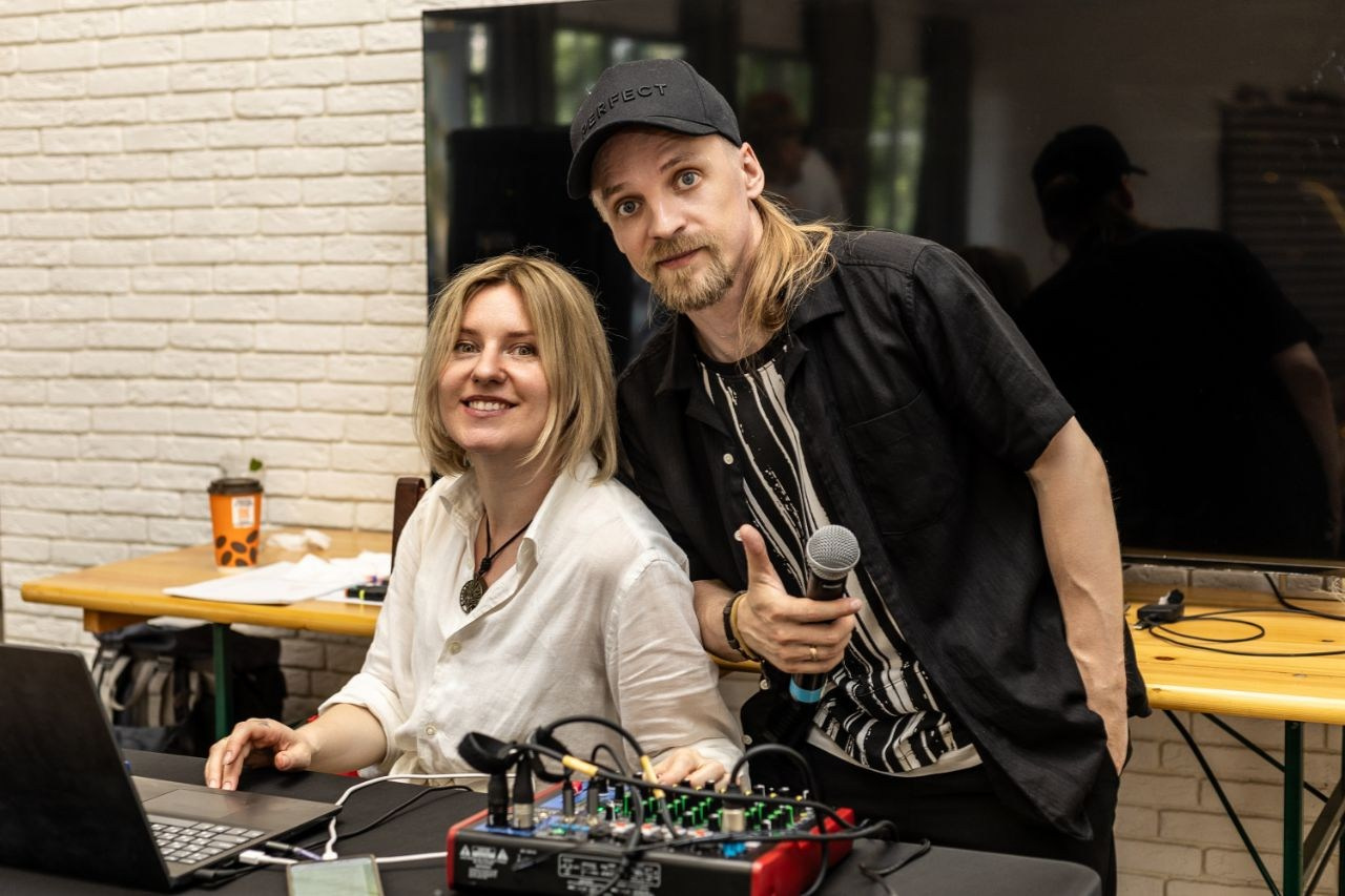 Ведущий + диджей + 1 из 8 моих услуг в подарок!