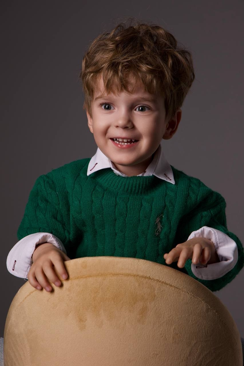 Модель для предметной съемки мальчик Радэль Казань| Sale Easy