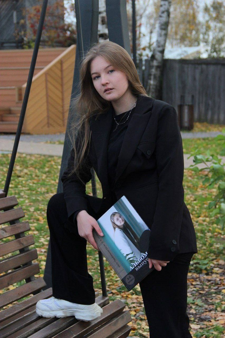 Выпускные альбомы 9-11 классы. Семейный и детский фотограф София Шарабурко, Томская область