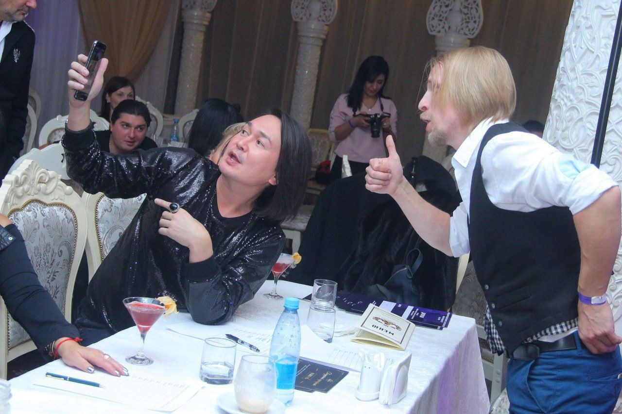 Ведущий + диджей + 1 из 8 моих услуг в подарок!