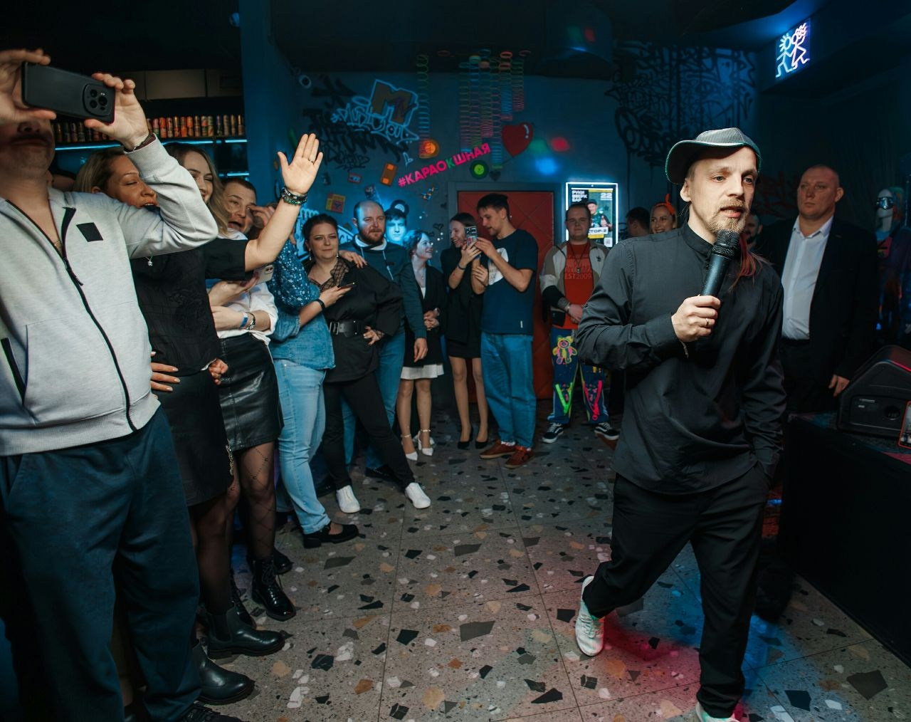 Ведущий + диджей + кавер-певица + флейринг-шоу на любой праздник для детей и взрослых в Москве и МО