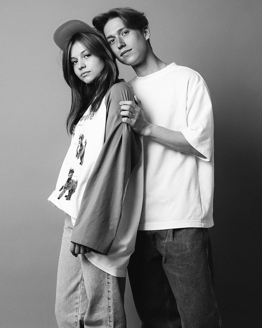 Фон «Волжский песочек» в фотостудии автопортрета ч/б и цвет