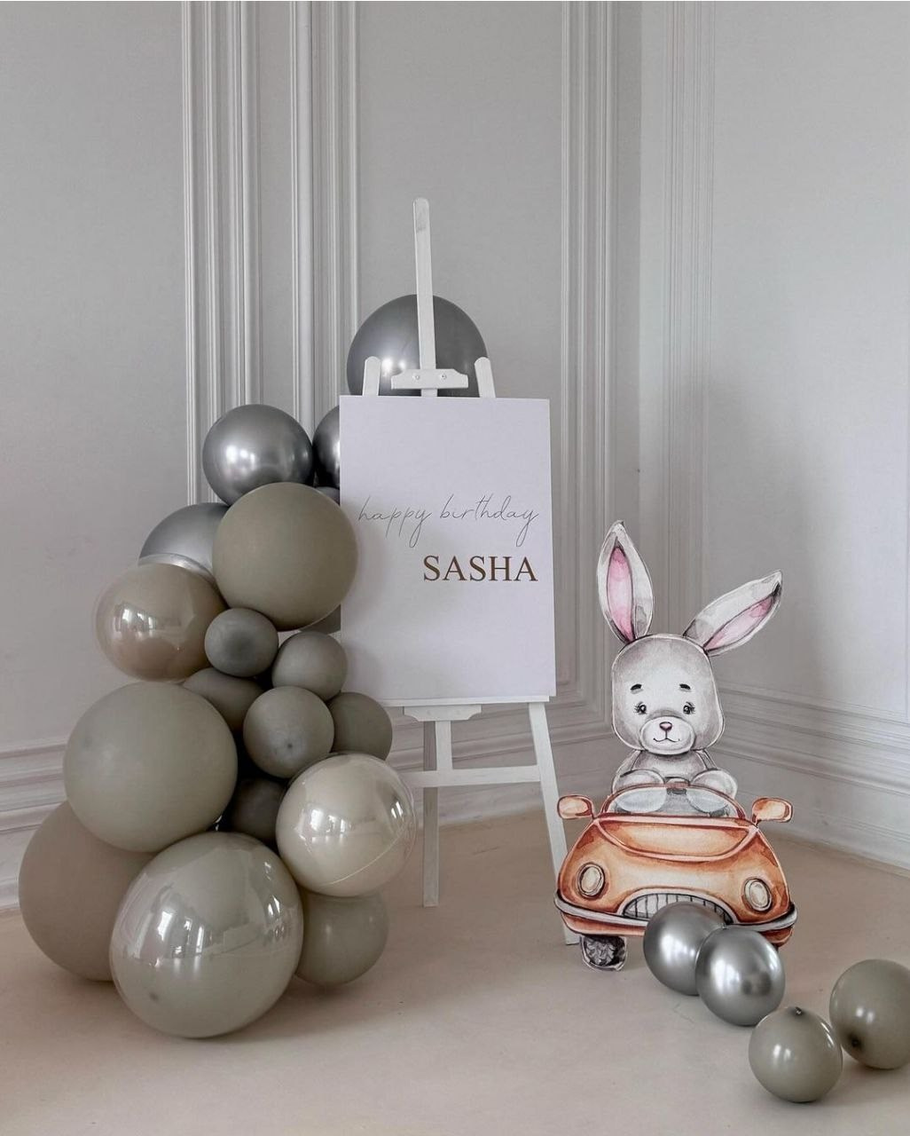 Balino prvi rodendan dostava balona Novi Sad dostava balonaBeograd. Шары с гелием, фотозоны Нови Сад Белград. Balone i dekoracije od balona Novi Sad Beograd