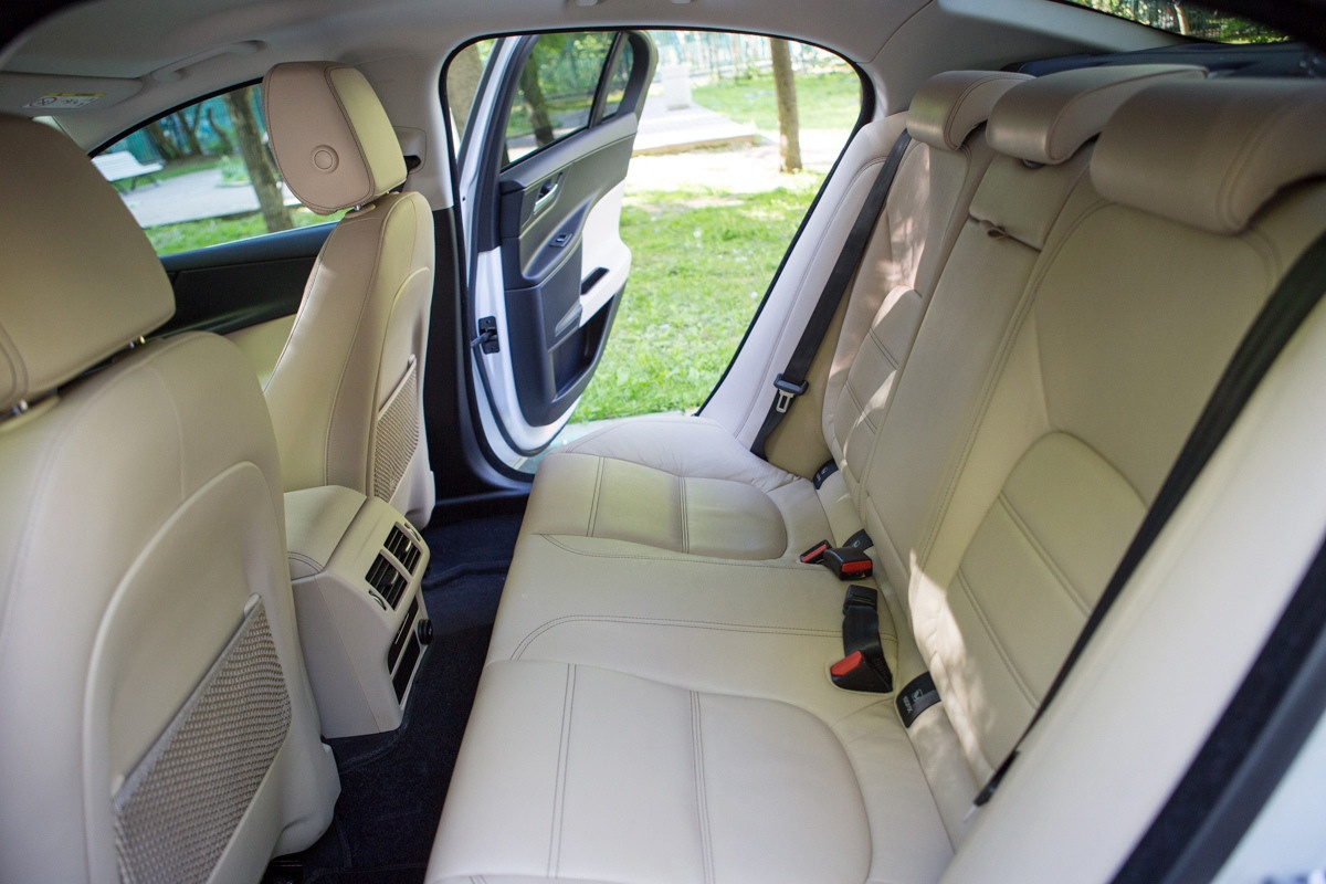 Аренда ягуар на свадьбу. Минивен на свадьбу. Праздничное агентство ПИОН