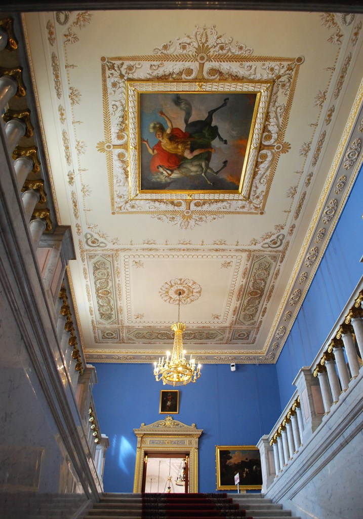 Локации в Питере под крышей