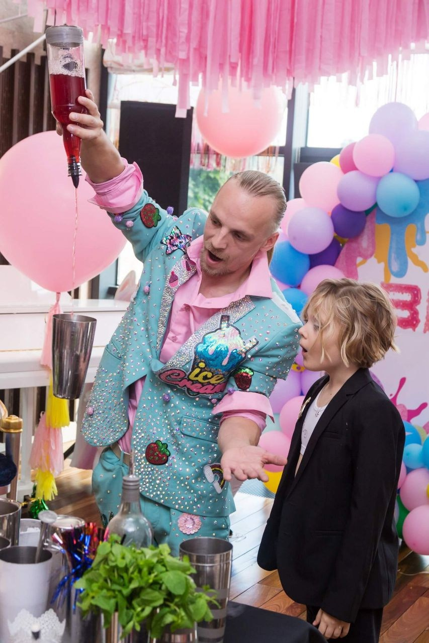 Ведущий + диджей + 1 из 8 моих услуг в подарок!