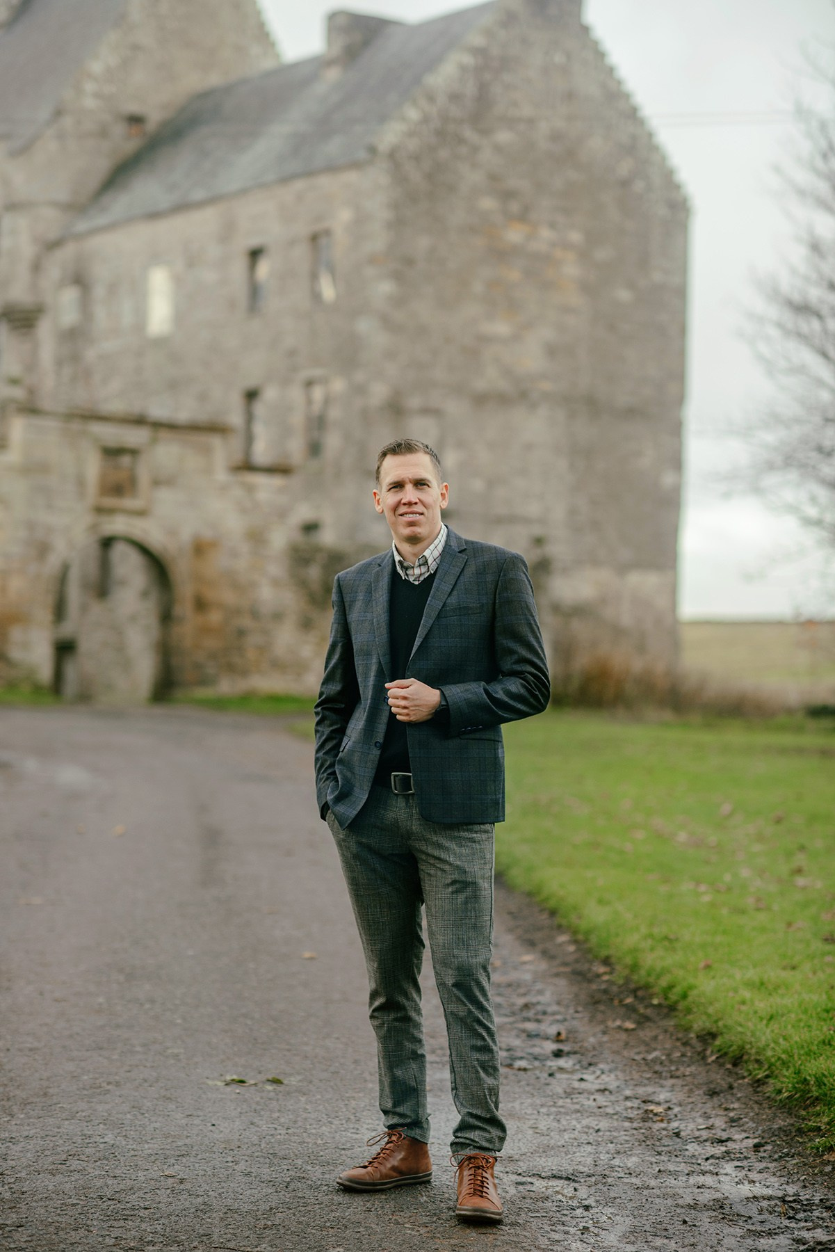man in Scotland, photo shoot at the castle