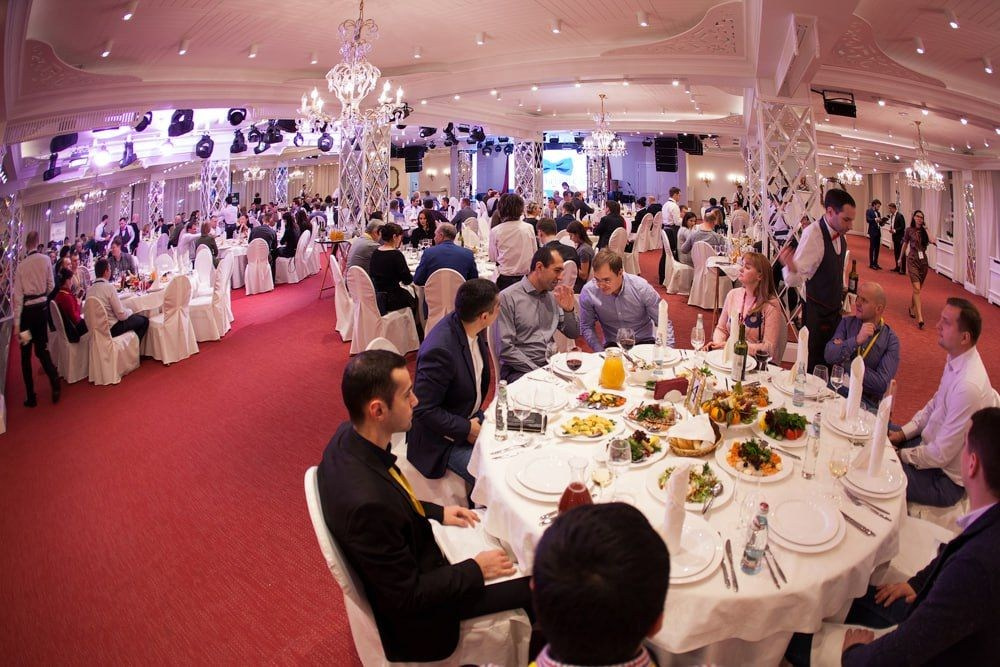 Ведущий + диджей + 1 из 8 моих услуг в подарок!