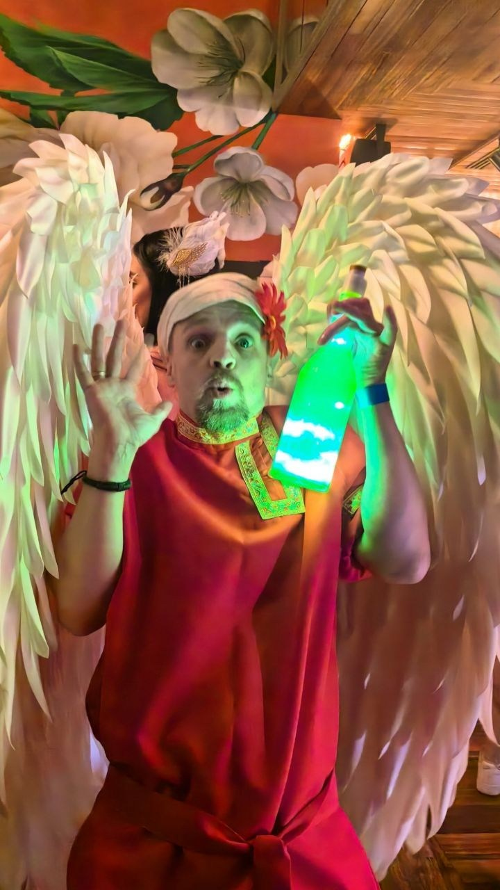 Ведущий + диджей + 1 из 8 моих услуг в подарок!