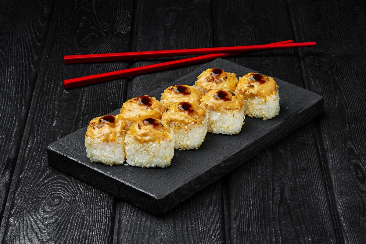 Съемка роллов на черном фоне для службы доставки в Ростове