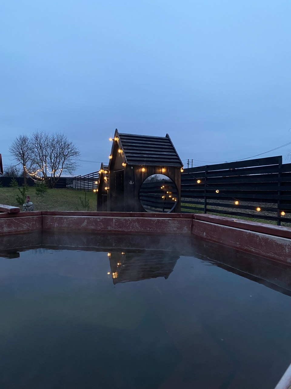 Глэмпинг. Аренда дома для отдыха в Брянске. Банный чан, зона BBQ. Дом на озере в Брянске. Отдых Брянск