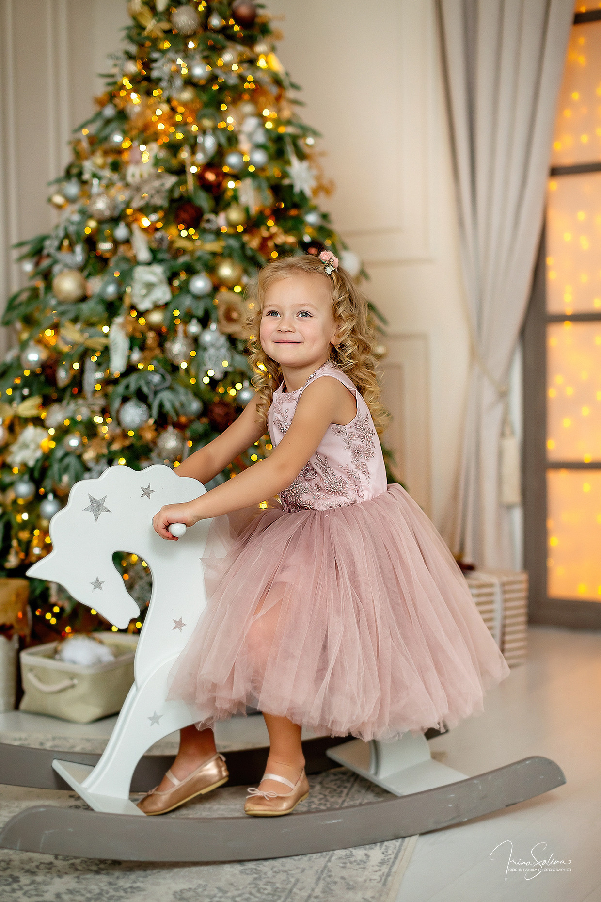 Детский новогодний портрет. Фотостудия Versal. Детский и семейный фотограф в Екатеринбурге