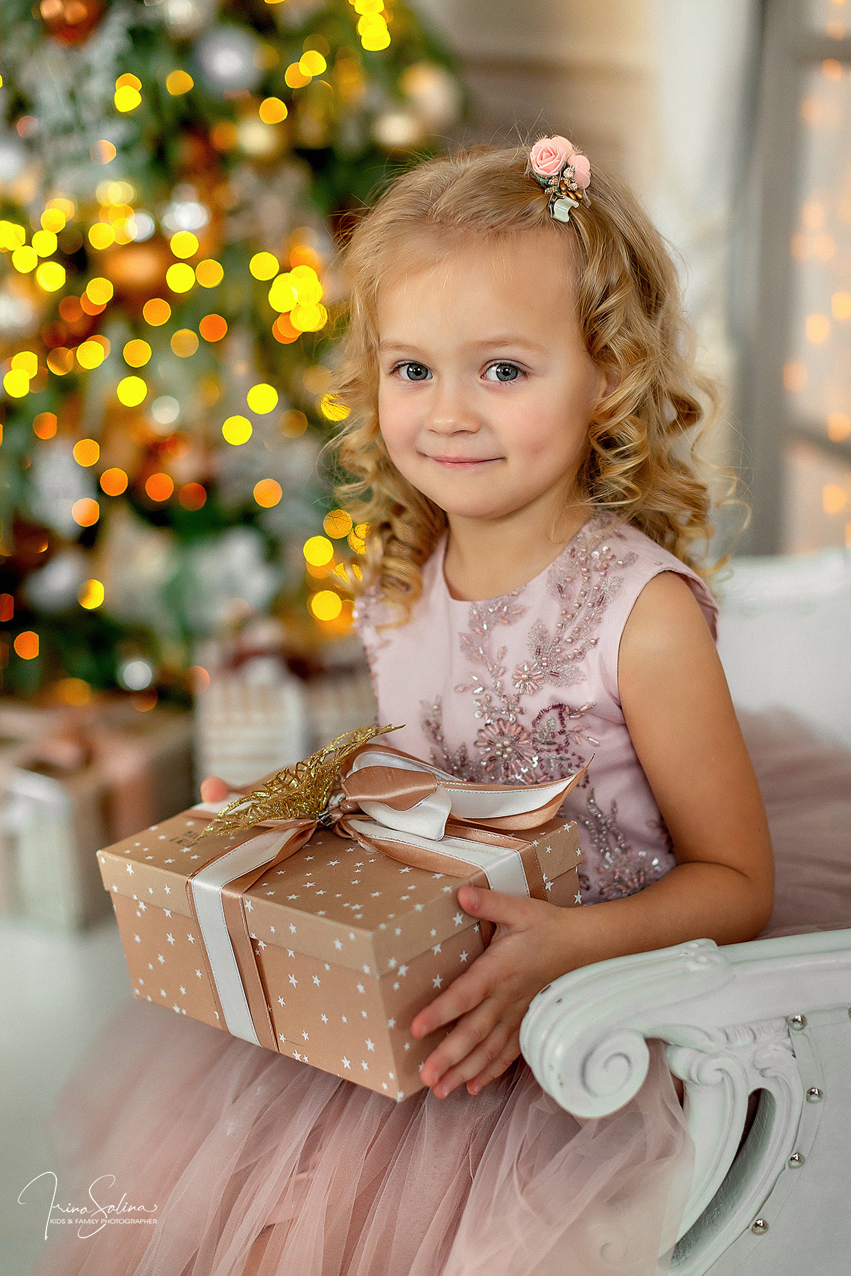 Детский новогодний портрет. Фотостудия Versal. Детский и семейный фотограф в Екатеринбурге