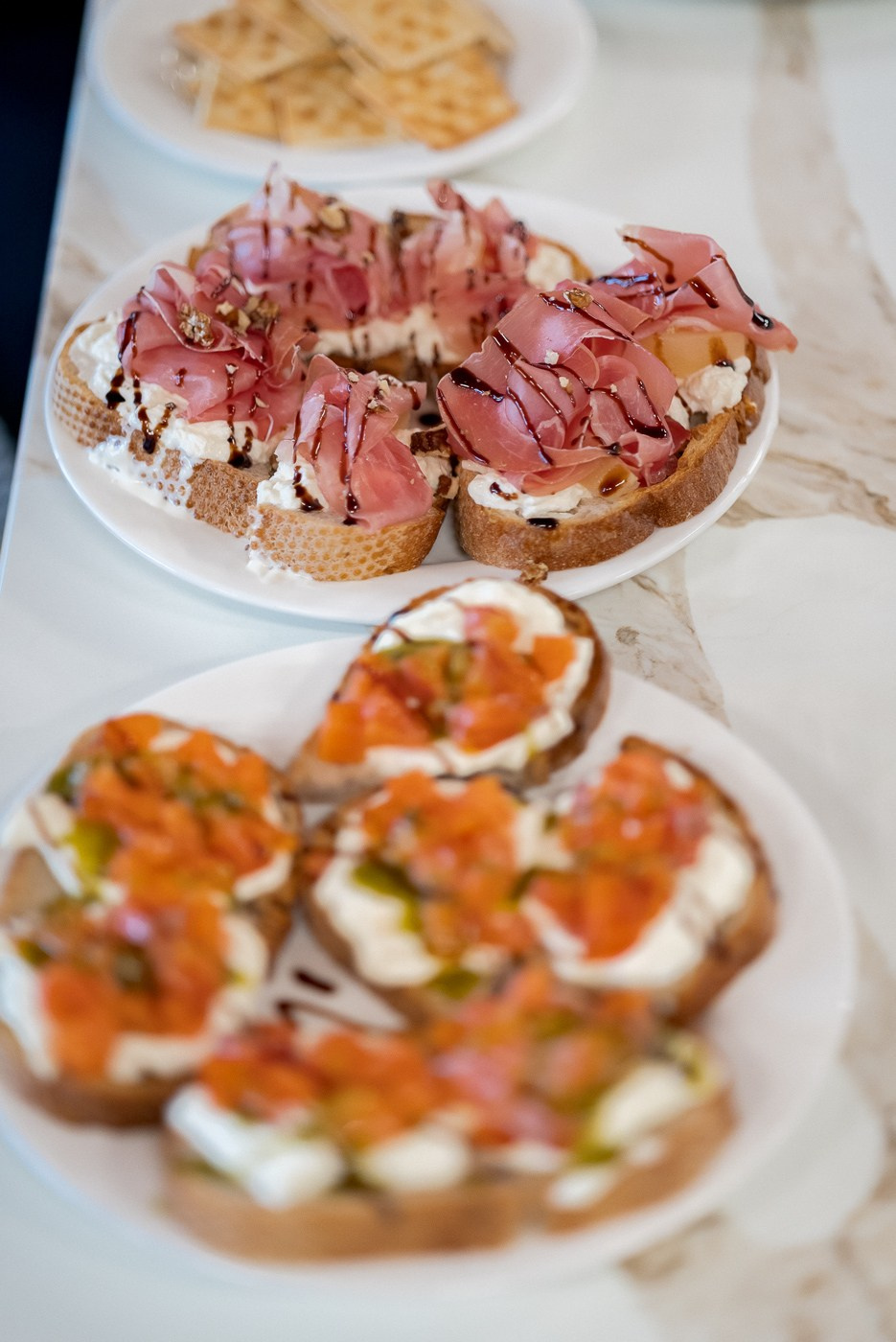 Презентация компании INTERSTONE — производителя и поставщика кварцевого камня, акрилового камня и широкоформатных керамических плит. ВУД ТВОРЕЦ мебельная фабрика|ТВОРЕЦ студия мебели