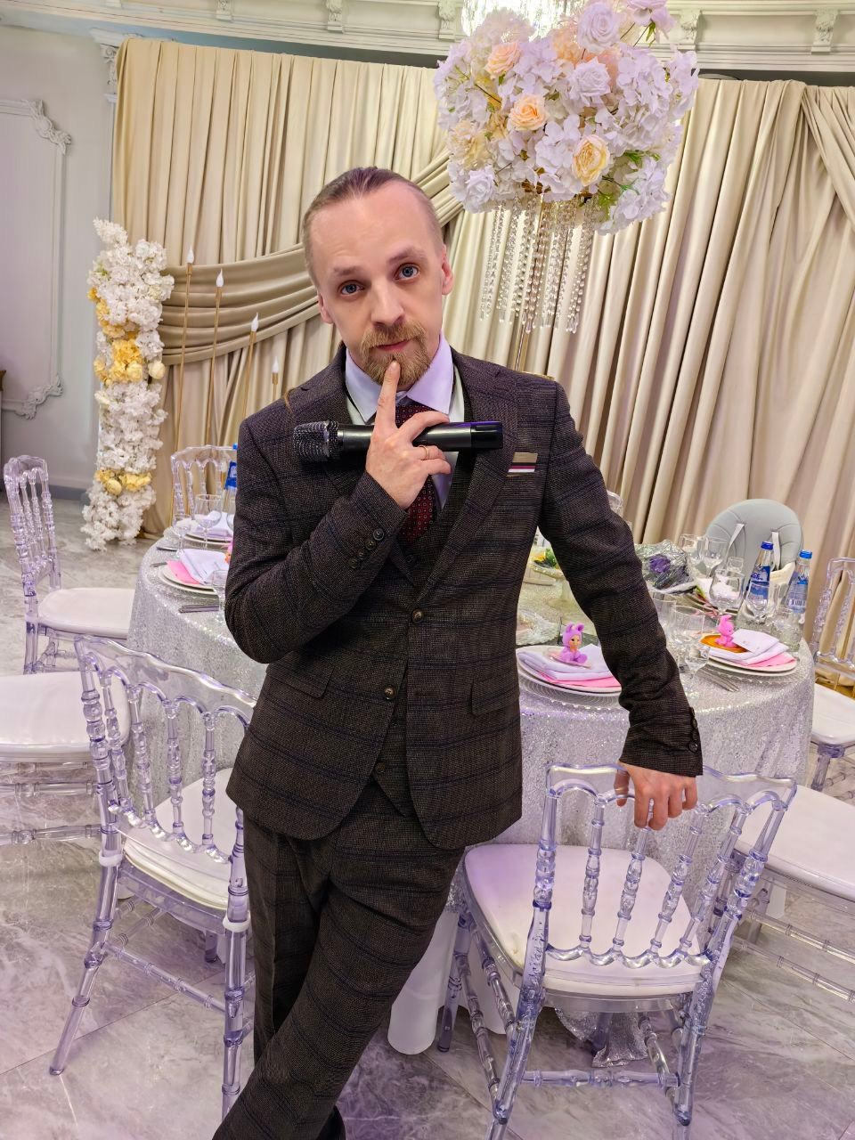 Ведущий + диджей + 1 из 8 моих услуг в подарок!