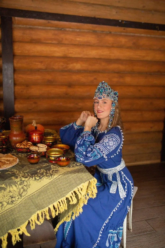 Прокат костюмов в русском стиле в Нижнем Новгороде. Русская и славянская одежда. Современна русская одежда