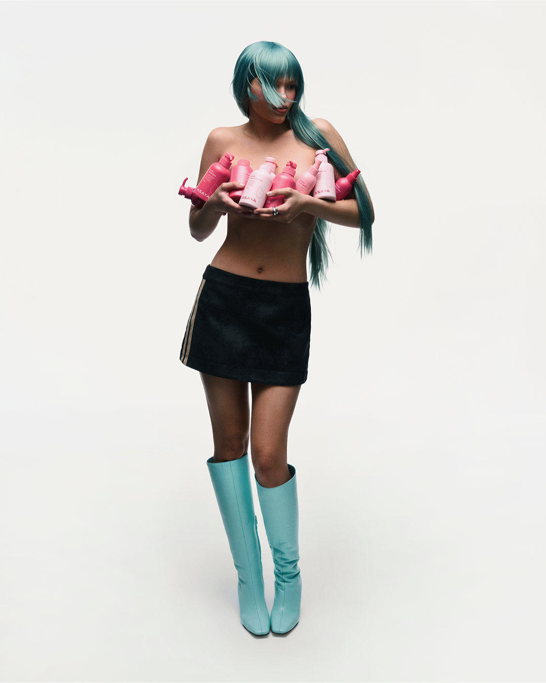 ASAYA: wigged out. Я Саша, креативный продюсер и арт-директор из Москвы. Придумываю, собираю и запускаю визуальные проекты