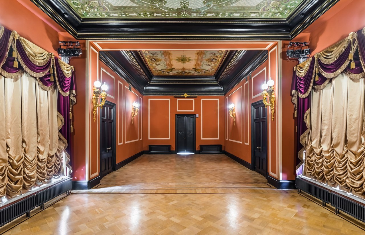 Локации в Питере под крышей