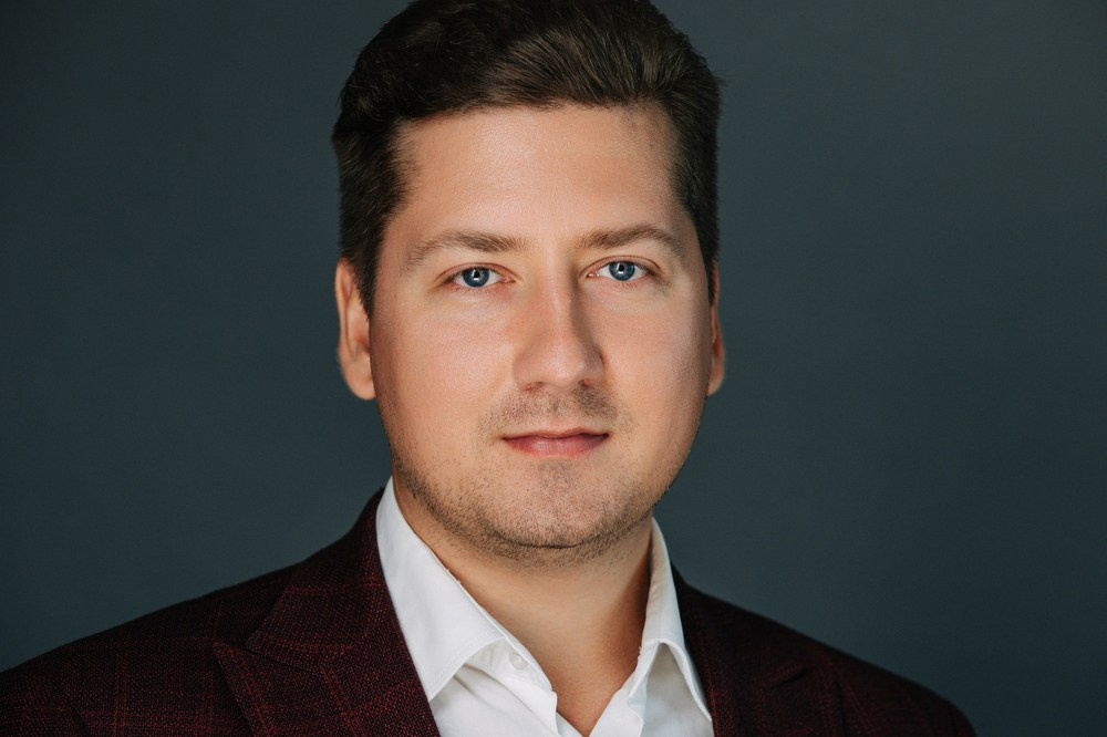 крупный портерт для сотрудника компании