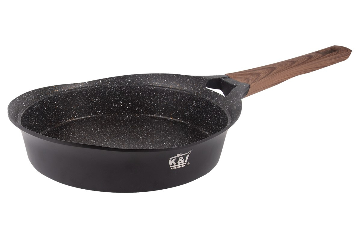 Сковород черная с деревянной ручкой