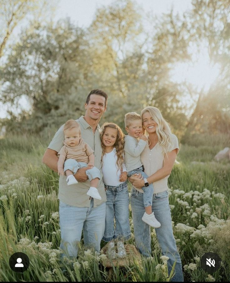 ПИКНИК. ПАРК. ПОЛЕ. СЕМЬЯ. ЛЕТО