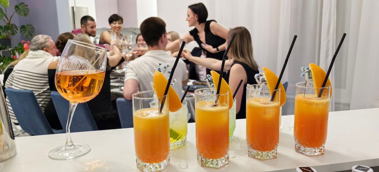 Ведущий + диджей + 1 из 8 моих услуг в подарок!