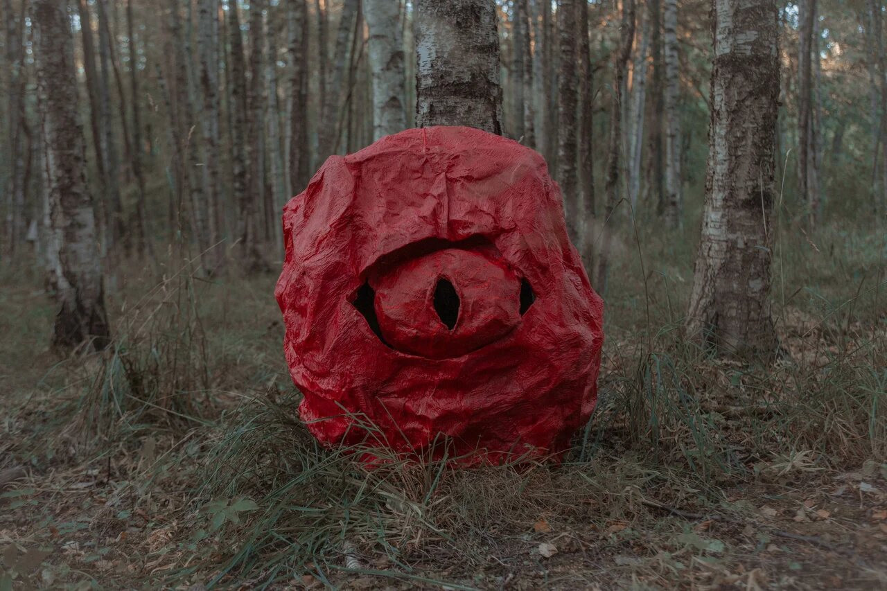 Tthrough the forest. Asya Bobritskaya is a multidisciplinary artist