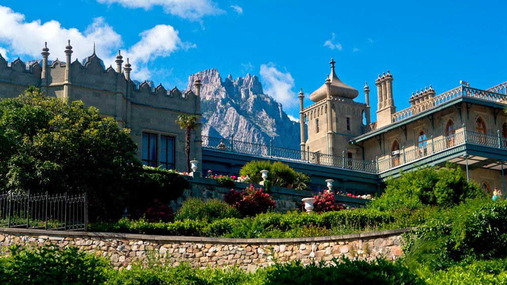 Локации для фотосессии в Ялте. Профессиональная фотосъемка в Крыму. Натуральные эмоции и живые кадры. Забронируйте дату прямо сейчас!