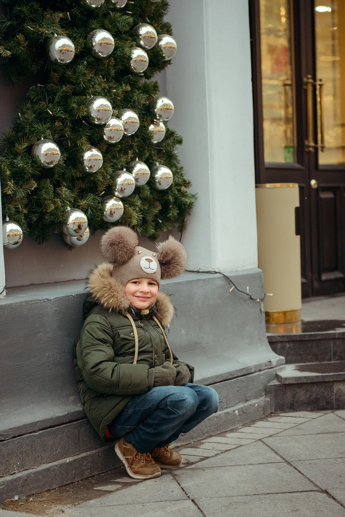 Photo shoot walking in the City. Elena Carruthers family photographer in Scotland (Edinburgh, Glasgow)