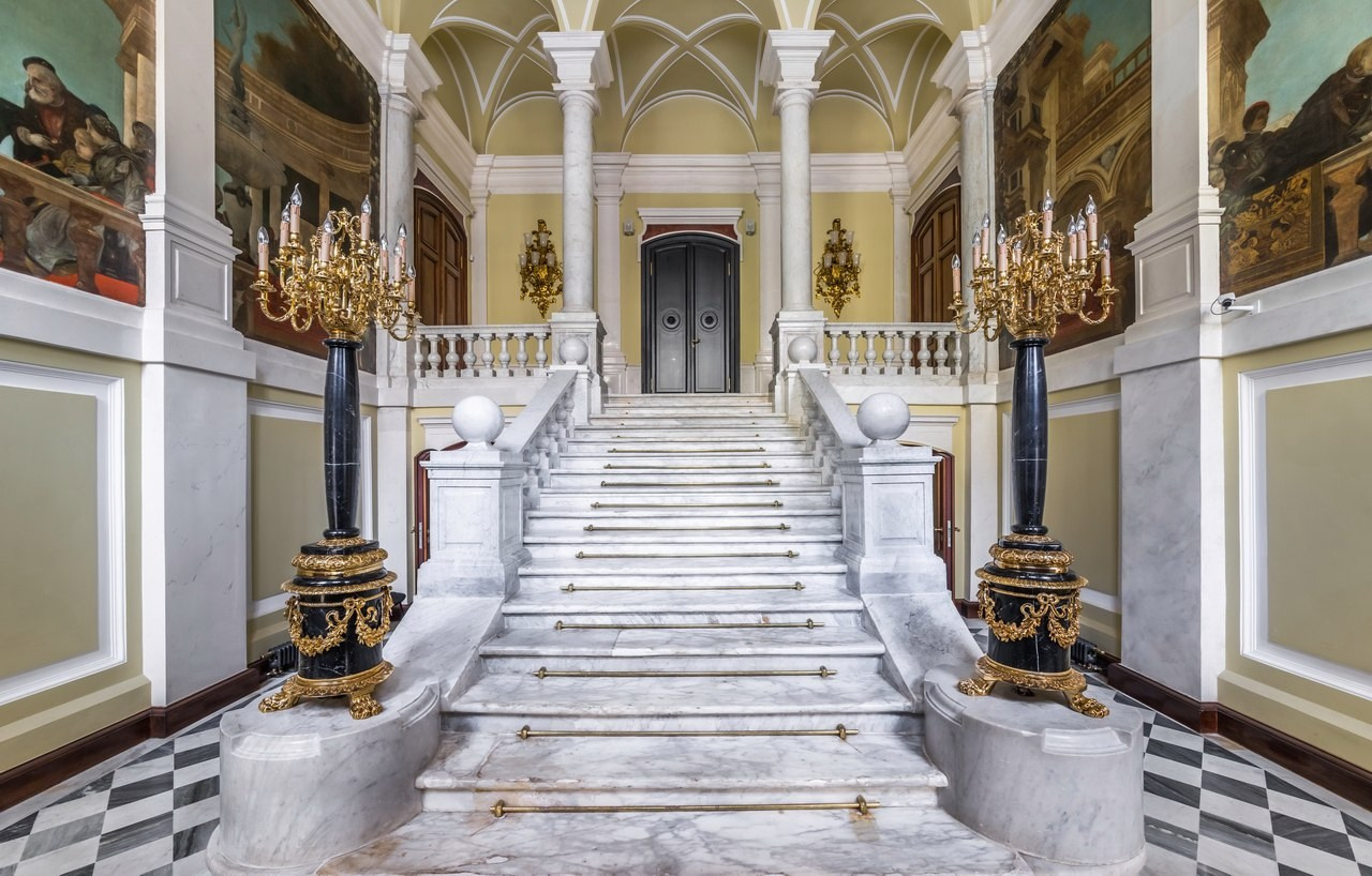 Локации в Питере под крышей