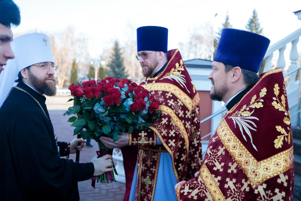 МИТРОПОЛИТ ИГНАТИЙ СОВЕРШИЛ БОЖЕСТВЕННУЮ ЛИТУРГИЮ В ПОКРОВСКОМ СОБОРЕ. Саратовское Северо-Западное благочиние