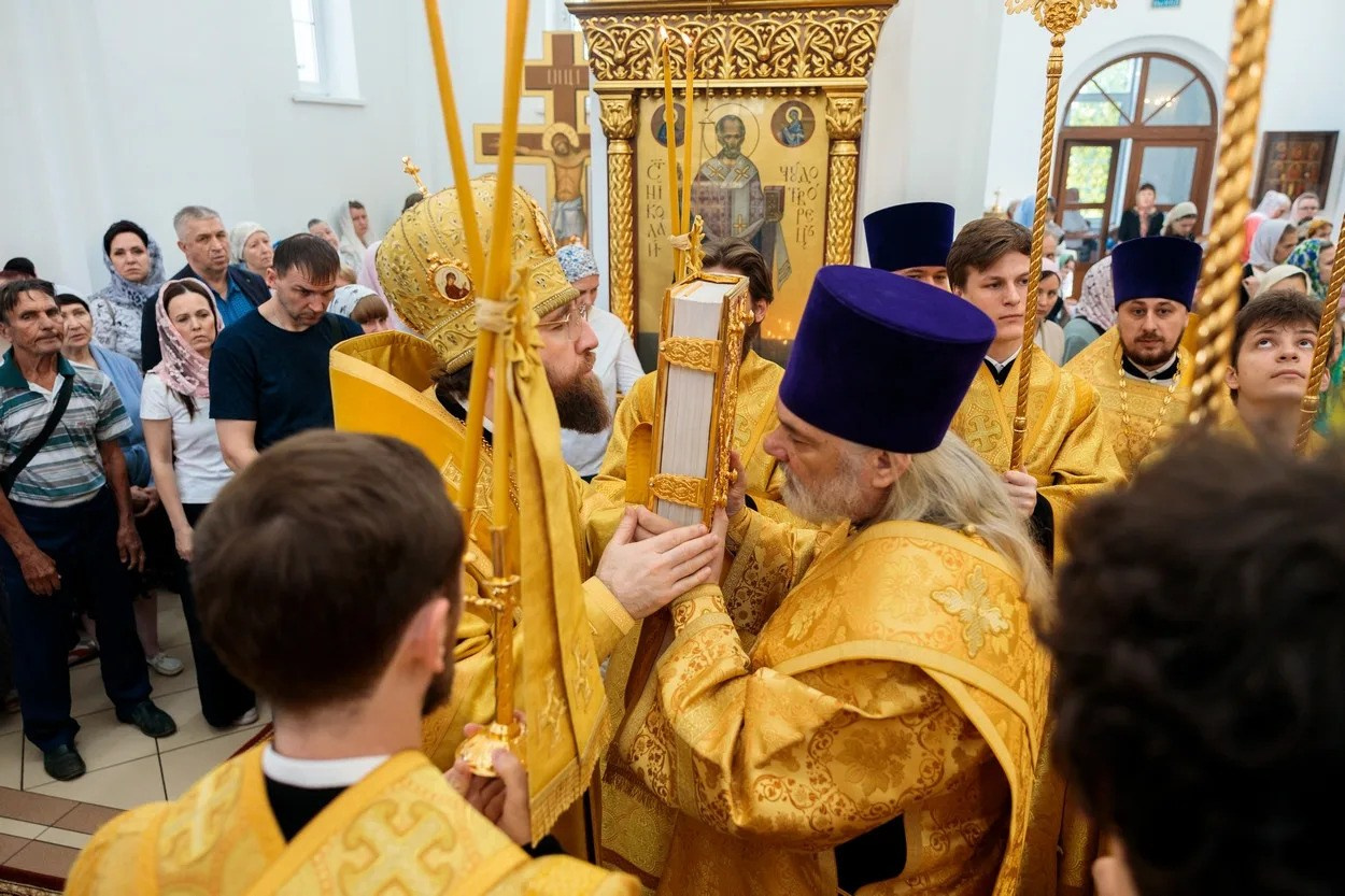 МИТРОПОЛИТ ИГНАТИЙ СОВЕРШИЛ БОЖЕСТВЕННУЮ ЛИТУРГИЮ В ХРАМЕ СВЯТОГО ВЕЛИКОМУЧЕНИКА ГЕОРГИЯ ПОБЕДОНОСЦА. Саратовское Северо-Западное благочиние