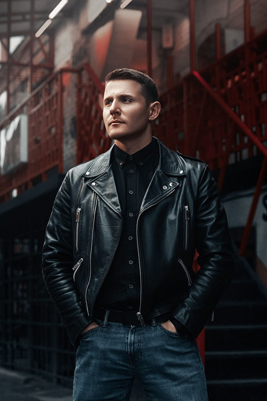 Александр артист