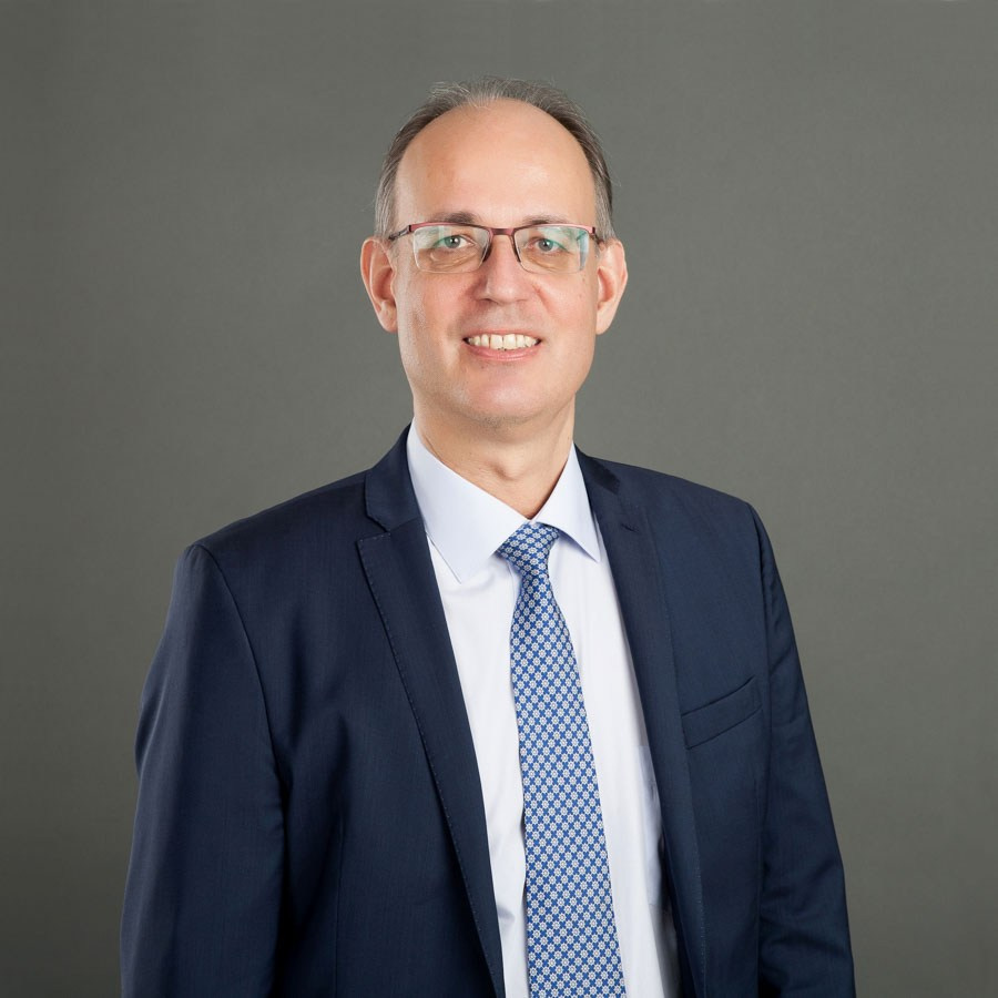 Деловой (бизнес) портрет. Фотостудия Алматы. Фотосъемка Алматы. Фотосессия Алматы. Фотокурсы. Обучение фотографии. Аренда студии