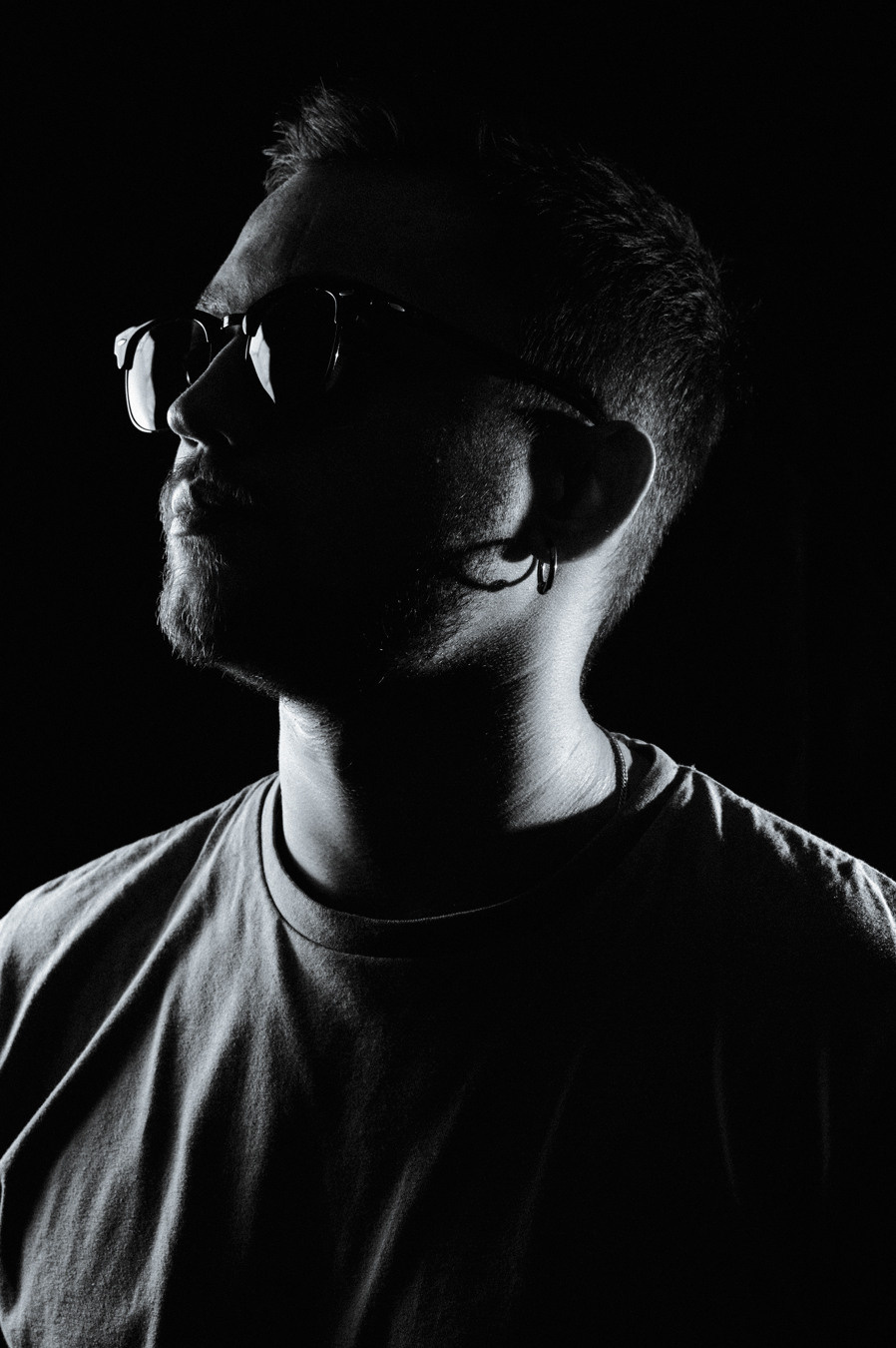 Фотограф Роман Романов — черно-белый портрет в низком ключе