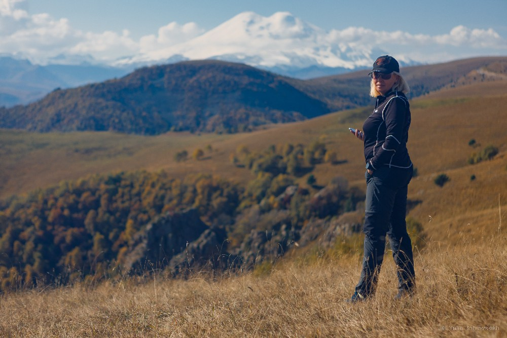 Ольга и горы. Фотограф в Барнауле Юлия Бобровских