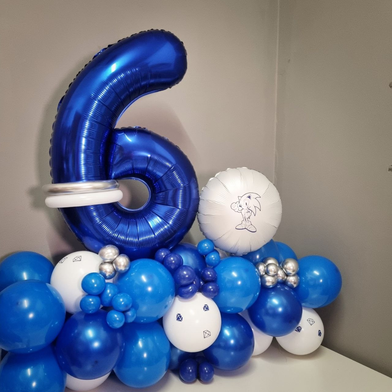 Композиции напольные. Шары с гелием, фотозоны Нови Сад Белград. Balone i dekoracije od balona Novi Sad Beograd