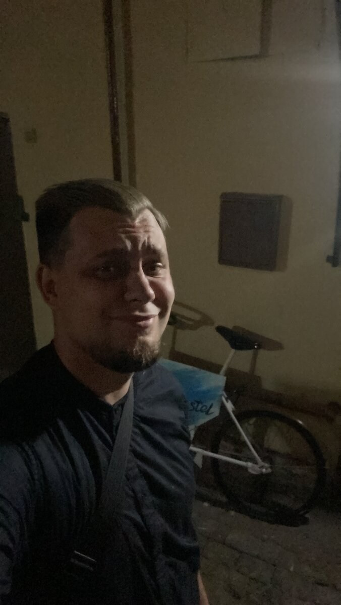 Селфи у хостела в Петербурге