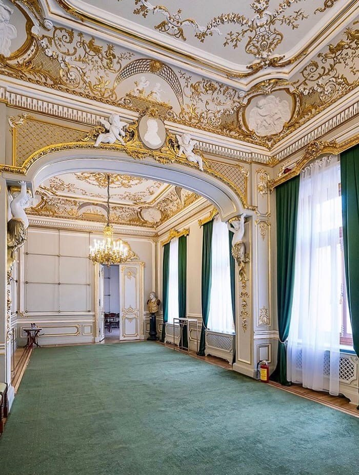 Локации в Питере под крышей