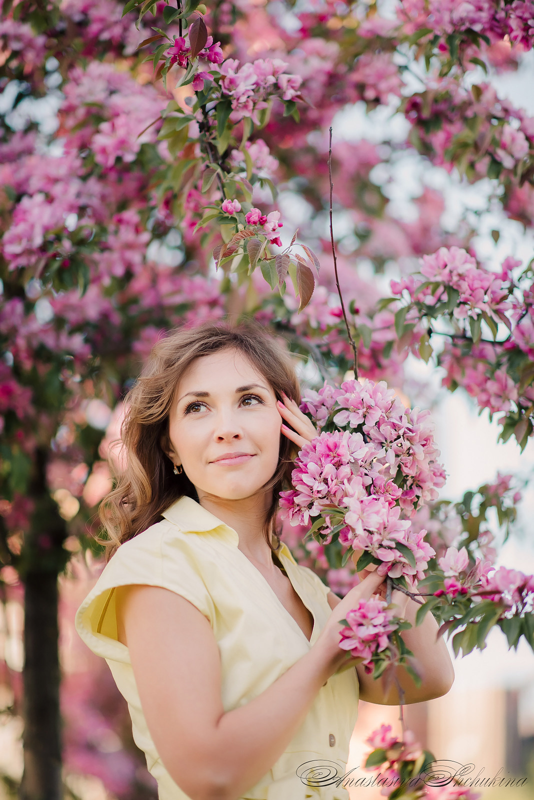 Фотосессия в яблонях в СПб, Фотосессия в цветении СПб. Семейный и Свадебный фотограф. Санкт-Петербург. Пушкин