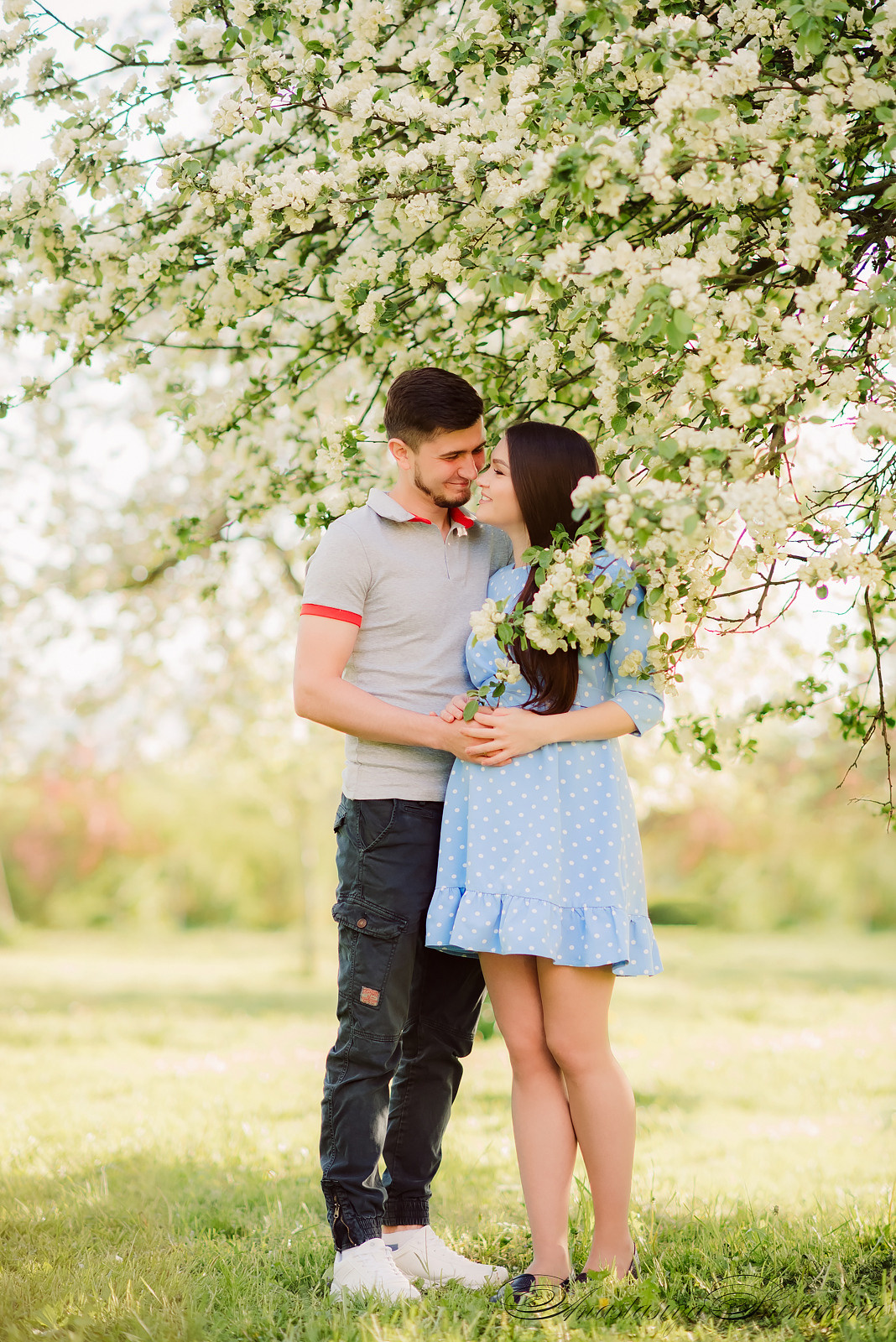 Фотосессия в яблонях в СПб, Фотосессия в цветении СПб. Семейный и Свадебный фотограф. Санкт-Петербург. Пушкин