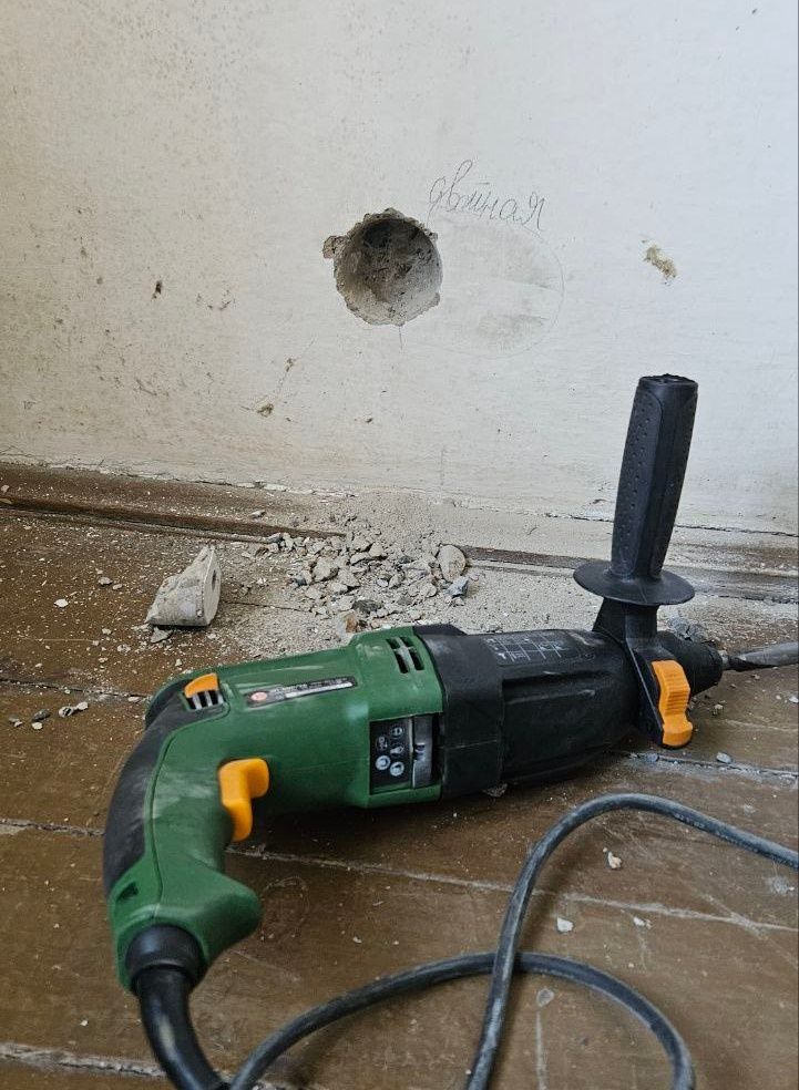 Подготовка отверстия для подрозетника в панельном доме